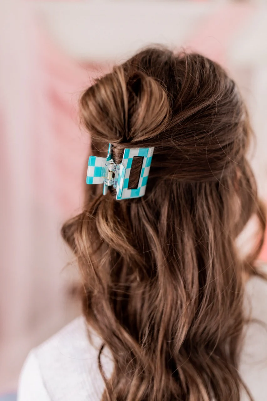 Checking In Lilac Clip - Image 17