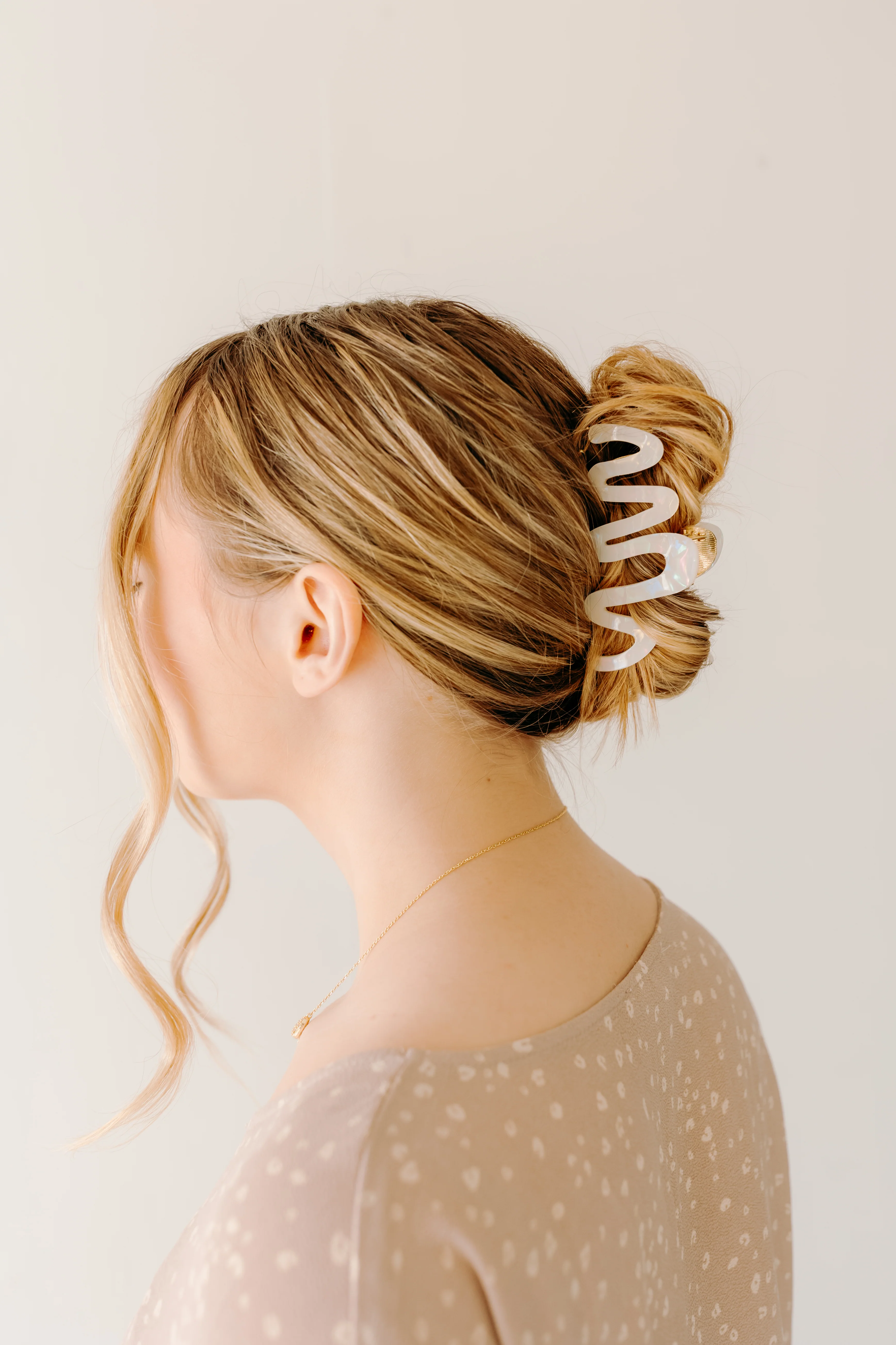 Comes in Waves Lilac Clip - Image 11