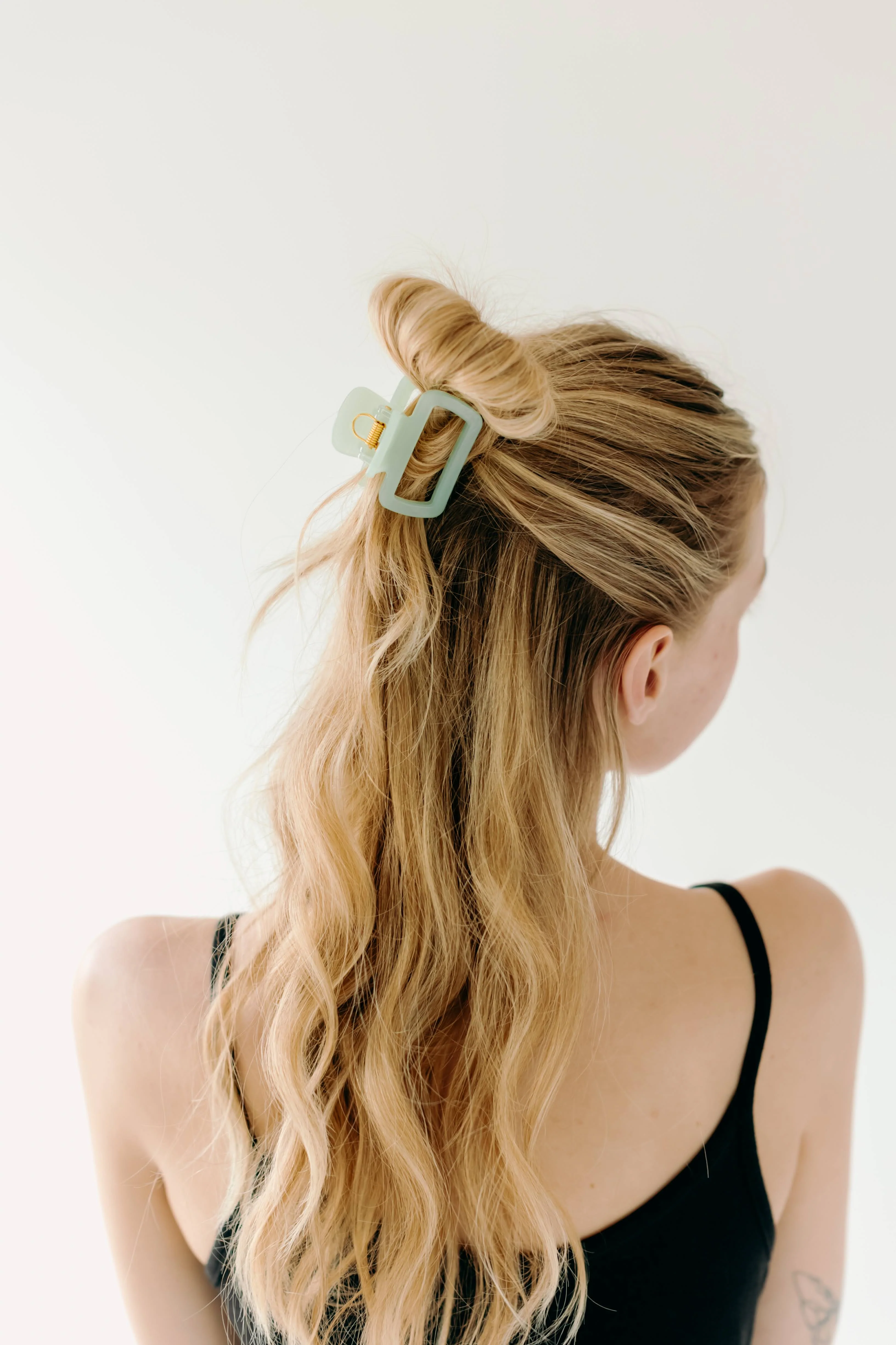 Happy Hour Lilac Clip - Image 7